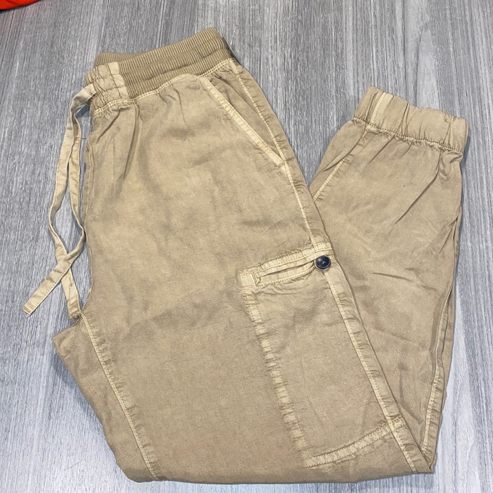 Aerie Tan joggers Size Small NEW ( Defaced for legal purposes)